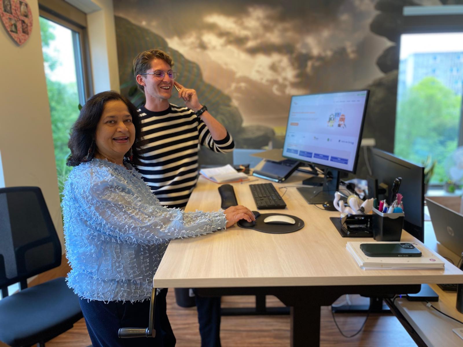 Geeta Ramsaransing en Lars van der Salm ondersteunen de WSV's.